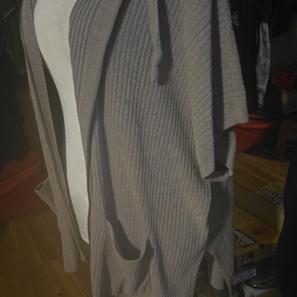 Barefoot Dreams Cozy Gray Cardigan - Picture 2 of 9